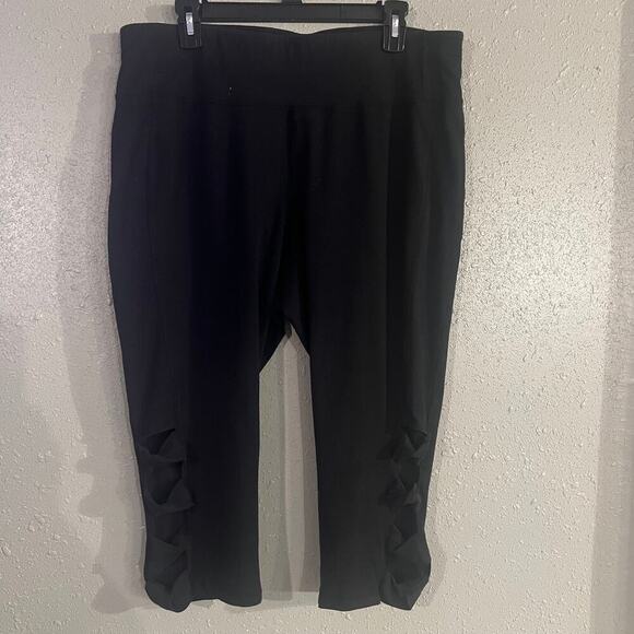 Lane Bryant Active Capri Yoga Pants Black 18/20 Gym Workout Slimming Athleisure - Picture 1 of 8